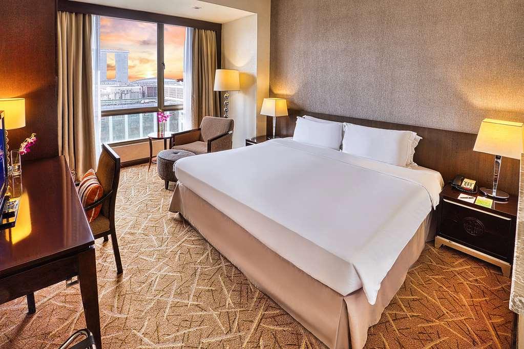 Peninsula Excelsior