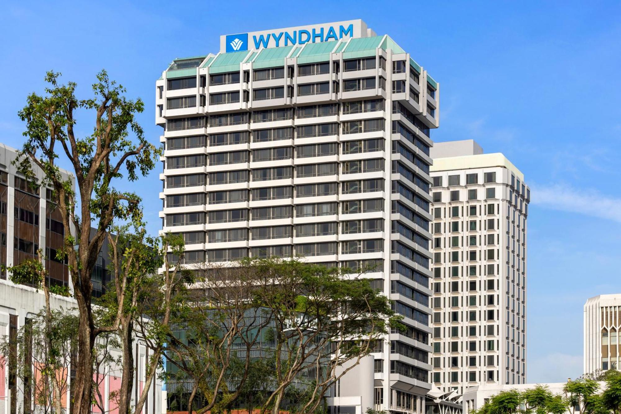 Peninsula Excelsior 5*