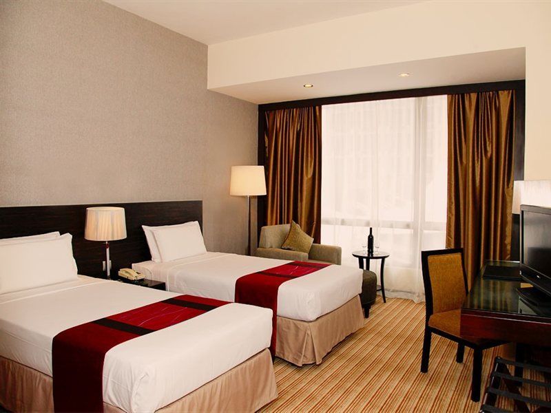 Peninsula Excelsior Hotel