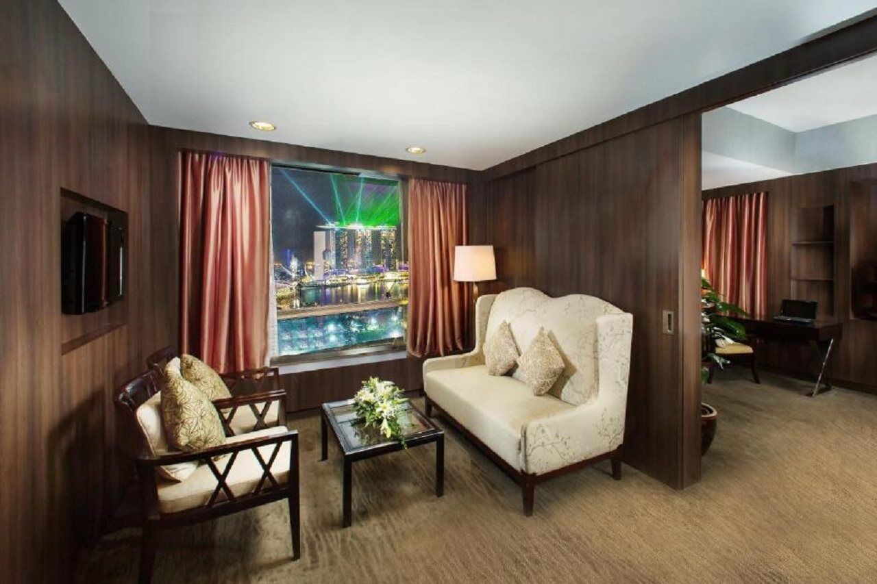 Peninsula Excelsior Hotel 5*